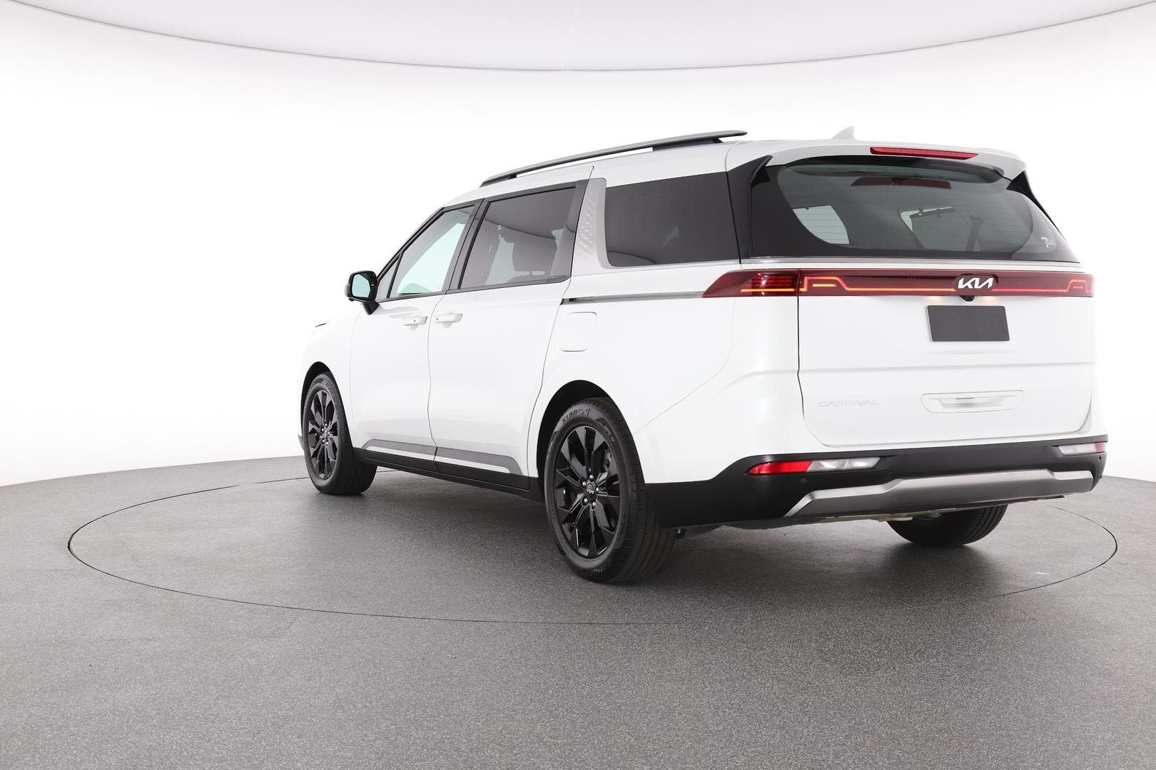Kia Carnival image 4