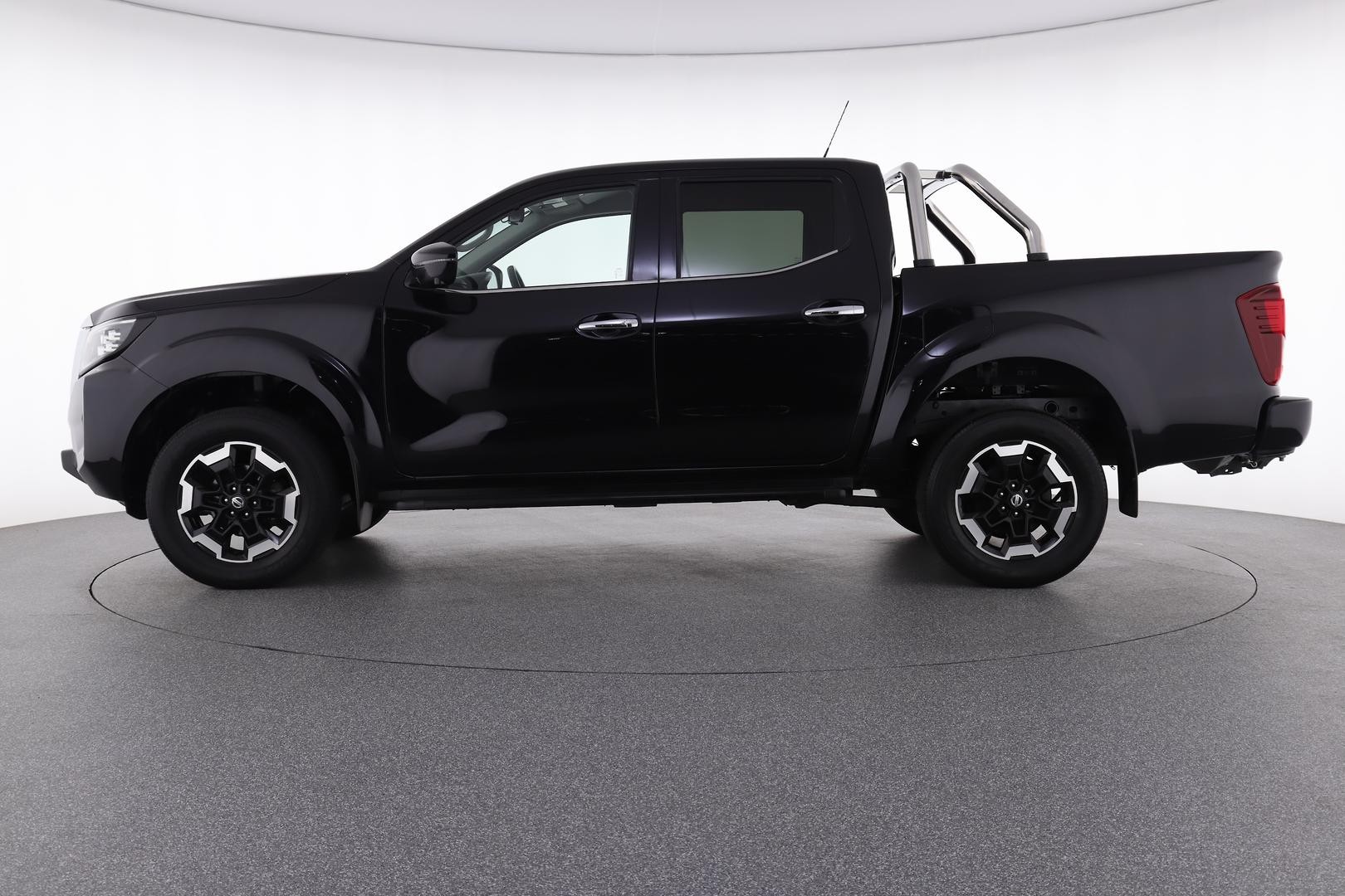 Nissan Navara image 3