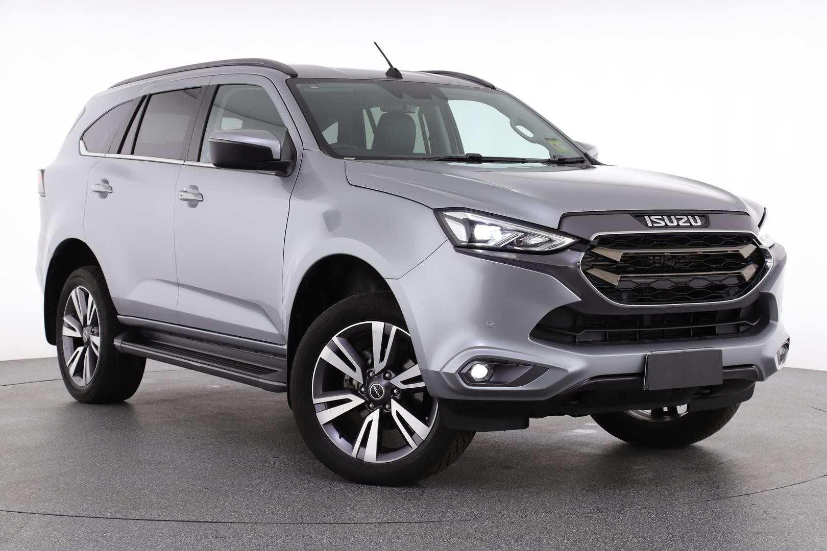 Isuzu Mu-x image 1