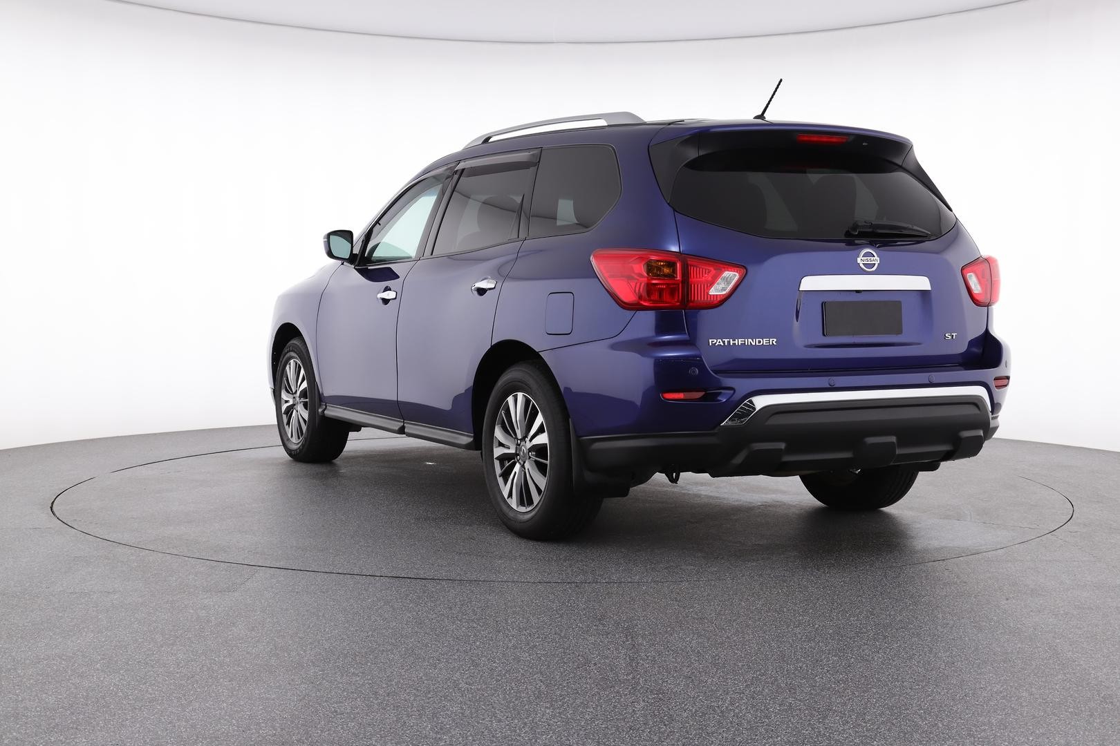 Nissan Pathfinder image 4