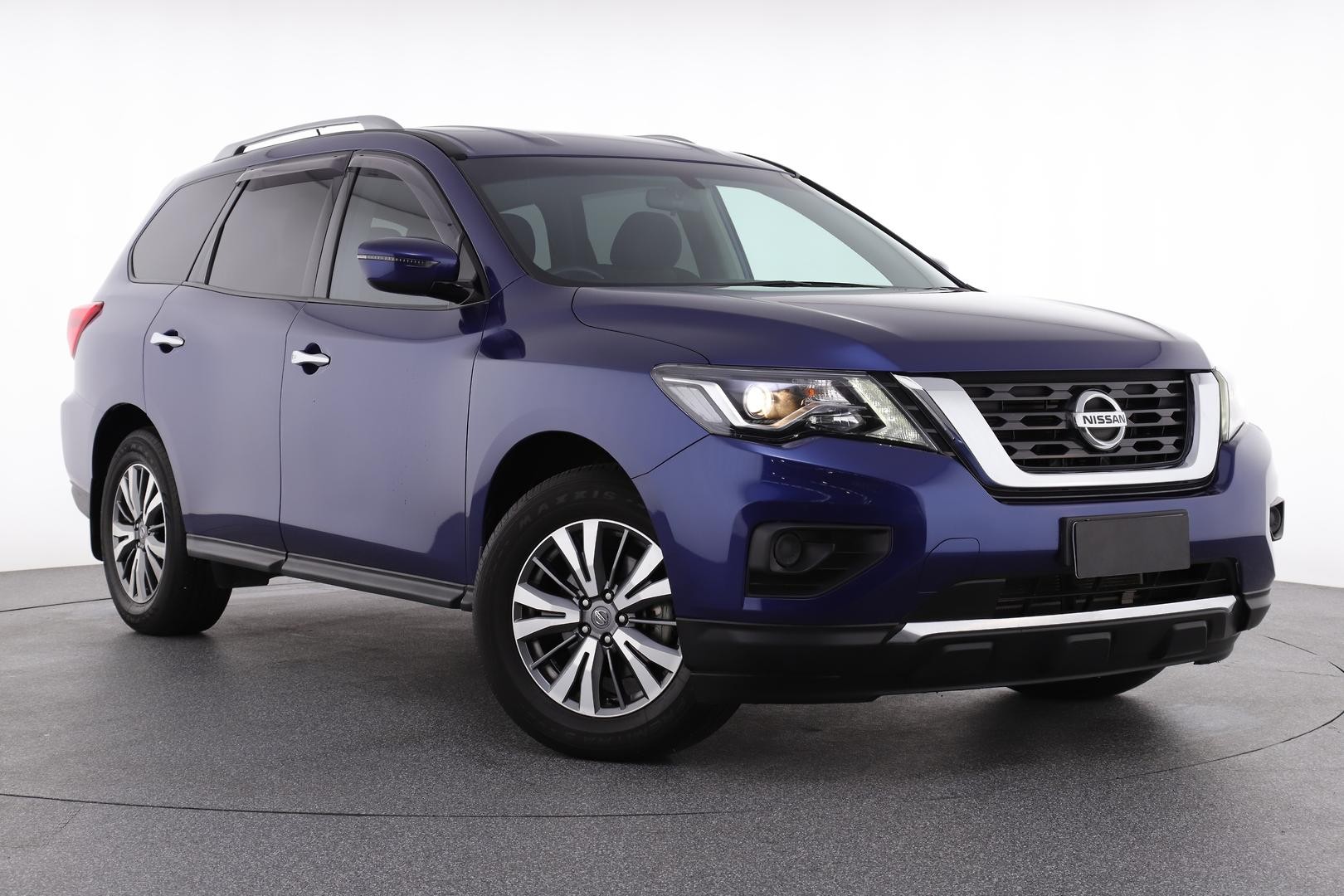 Nissan Pathfinder image 1