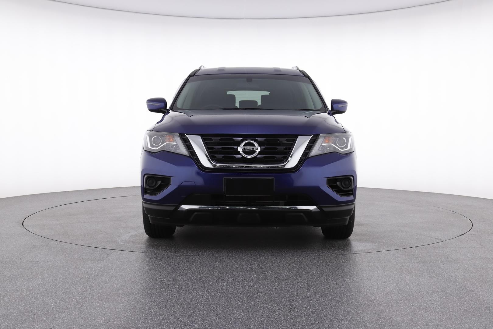 Nissan Pathfinder image 2