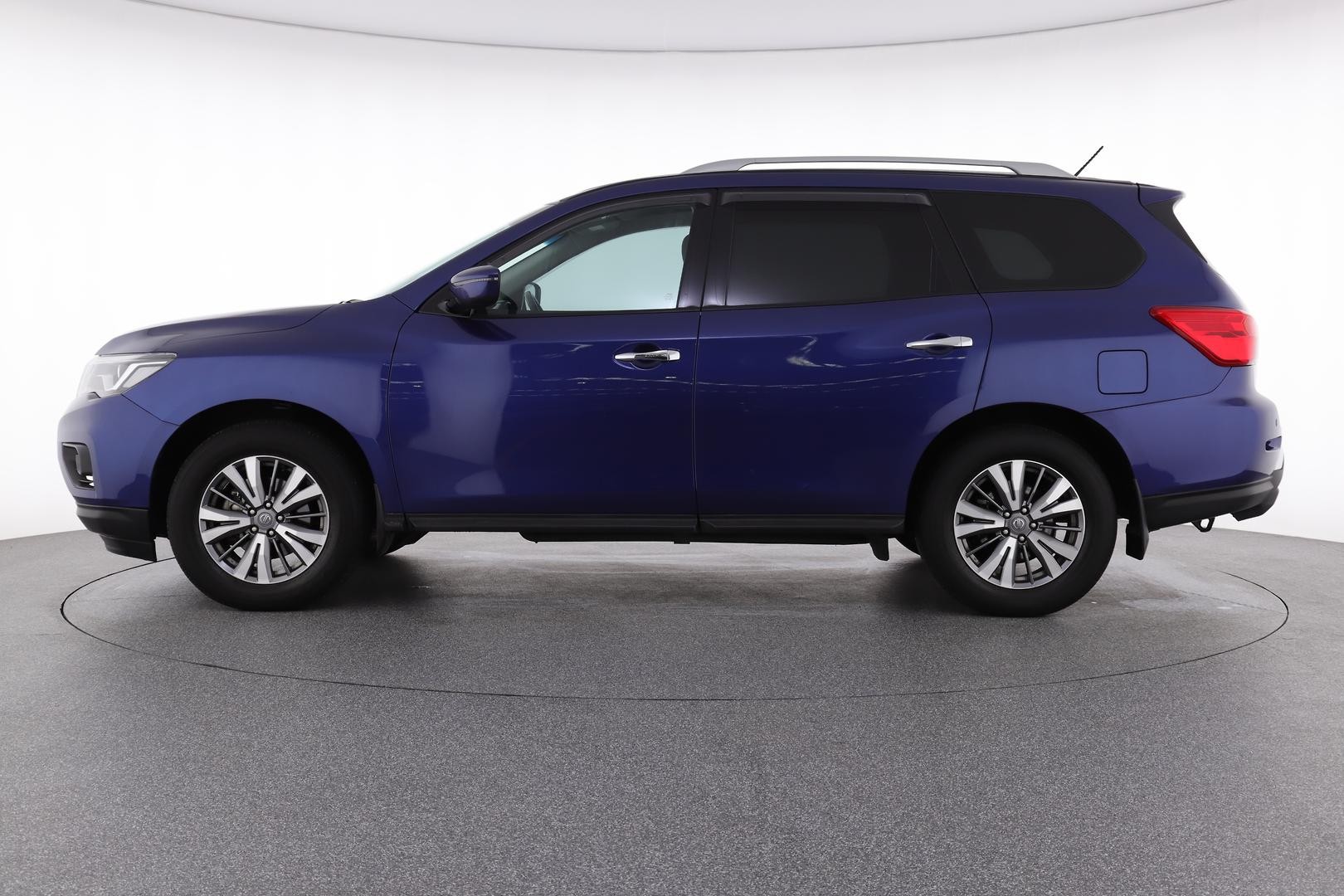 Nissan Pathfinder image 3