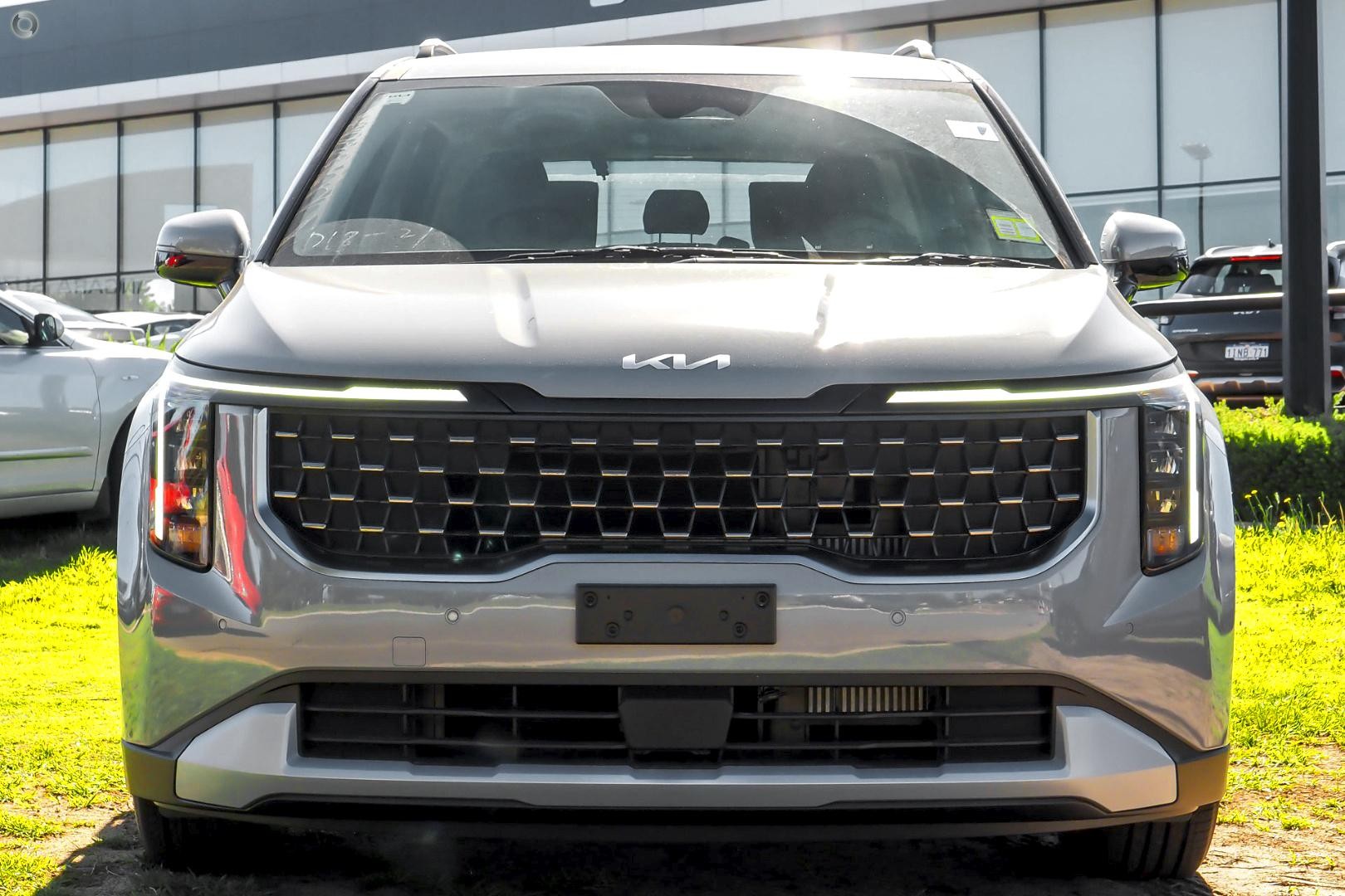 Kia Carnival image 2