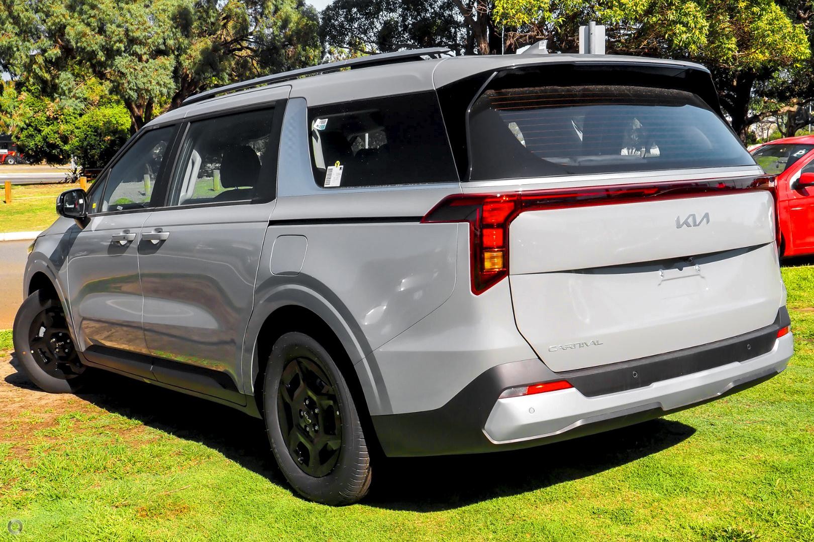 Kia Carnival image 4