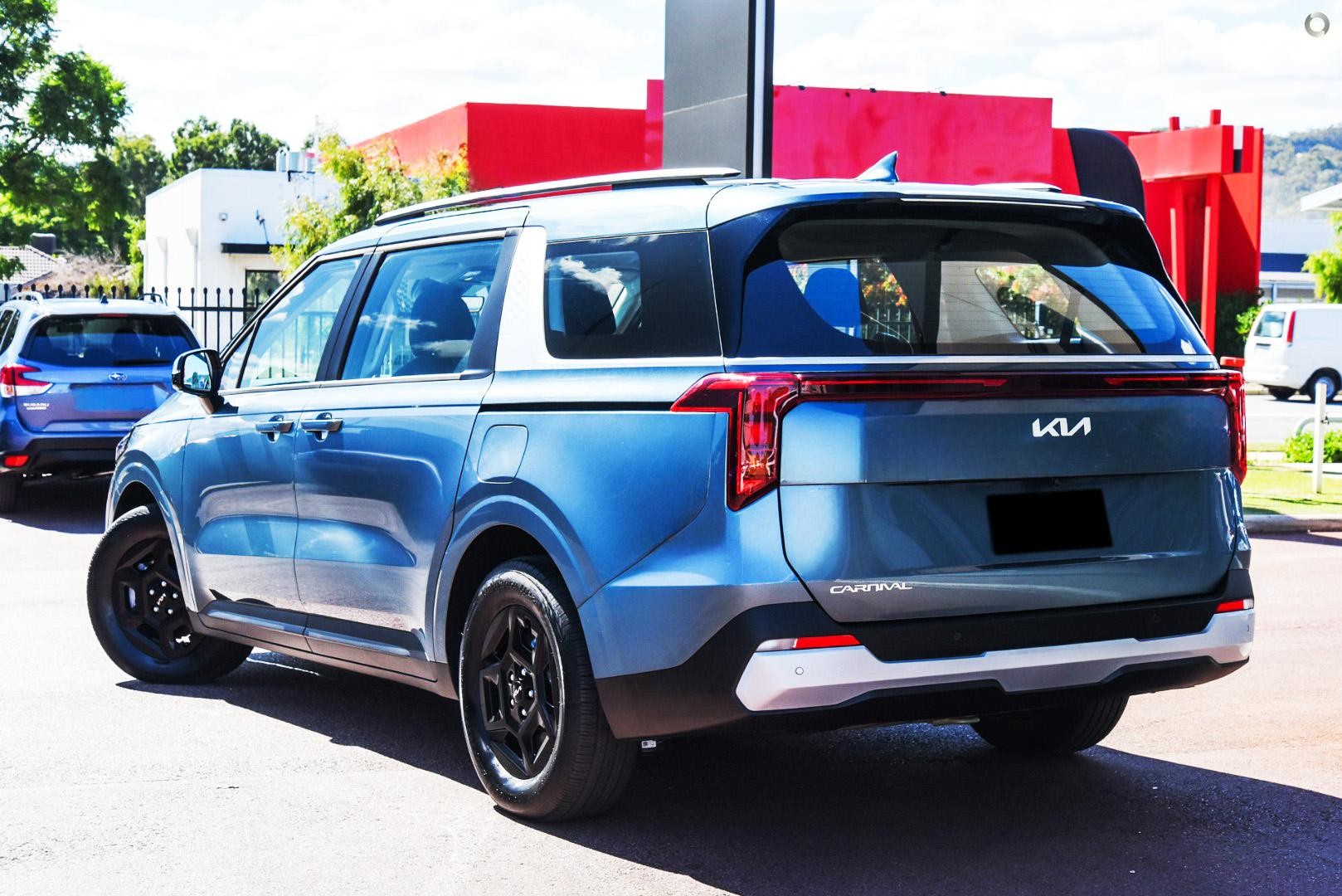 Kia Carnival image 3