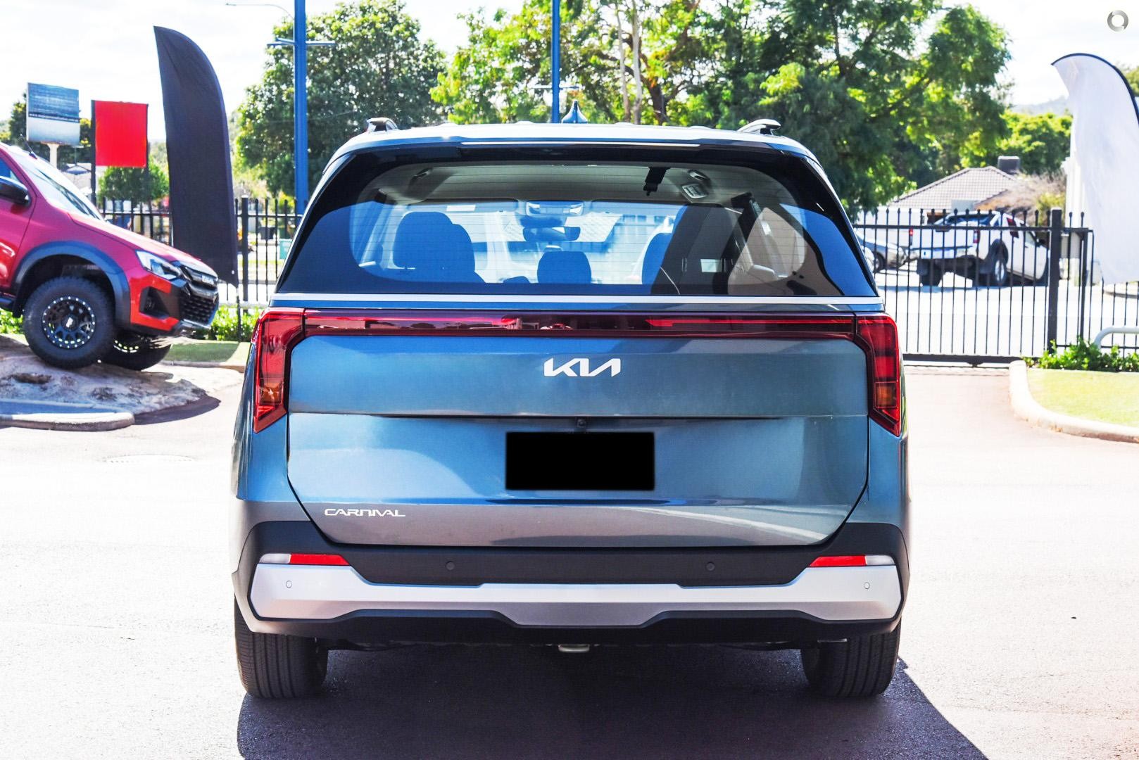 Kia Carnival image 2