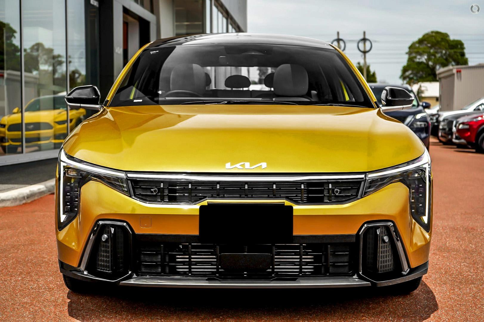 Kia K4 image 2