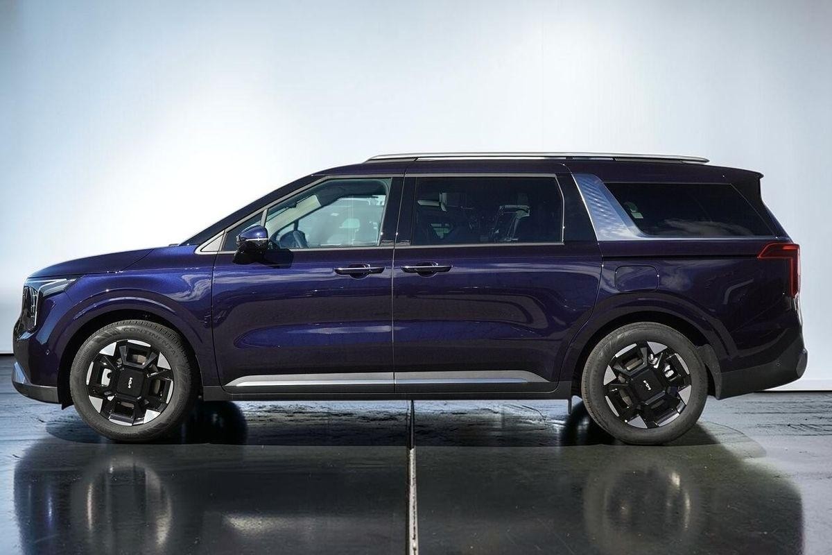 Kia Carnival image 2