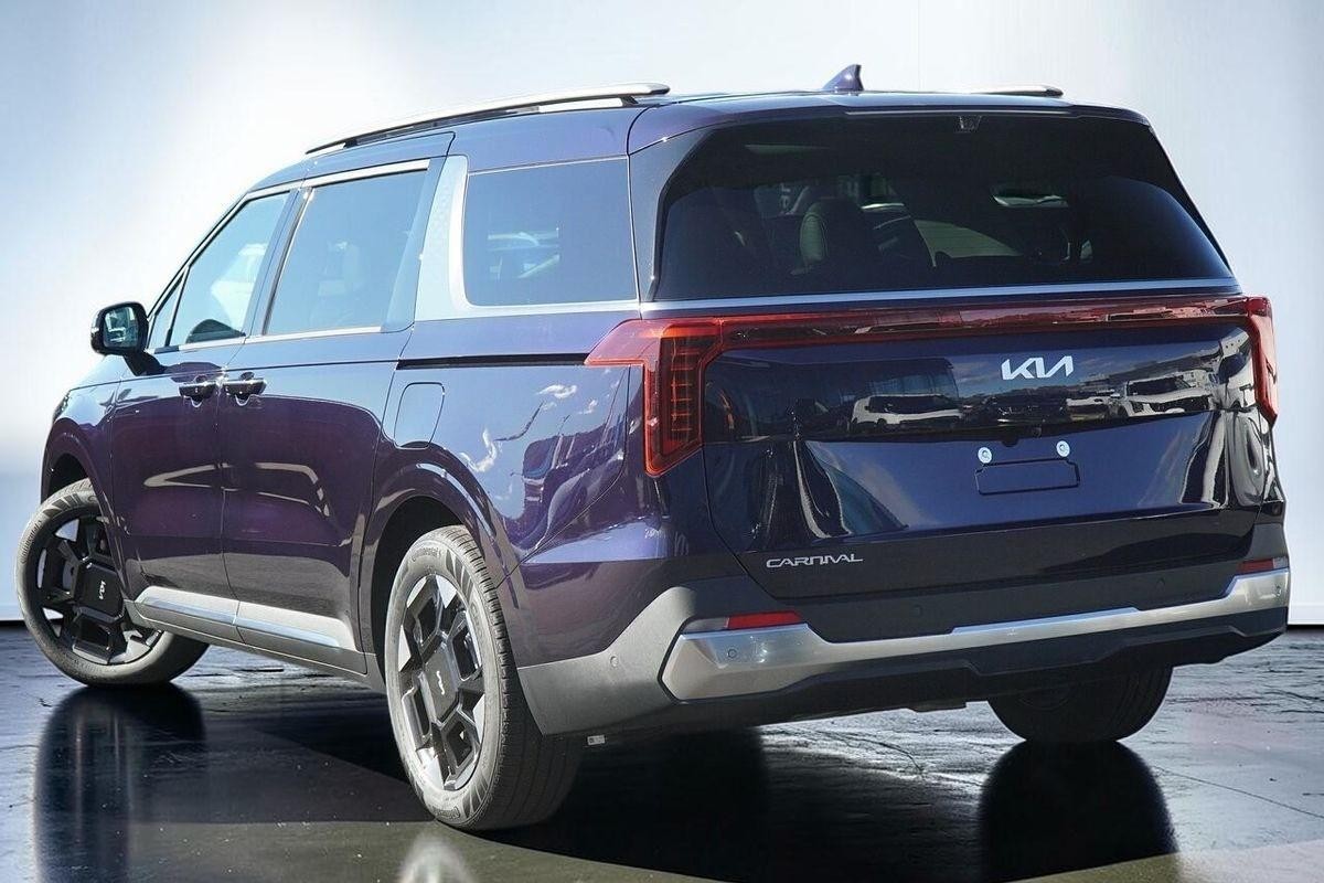 Kia Carnival image 3