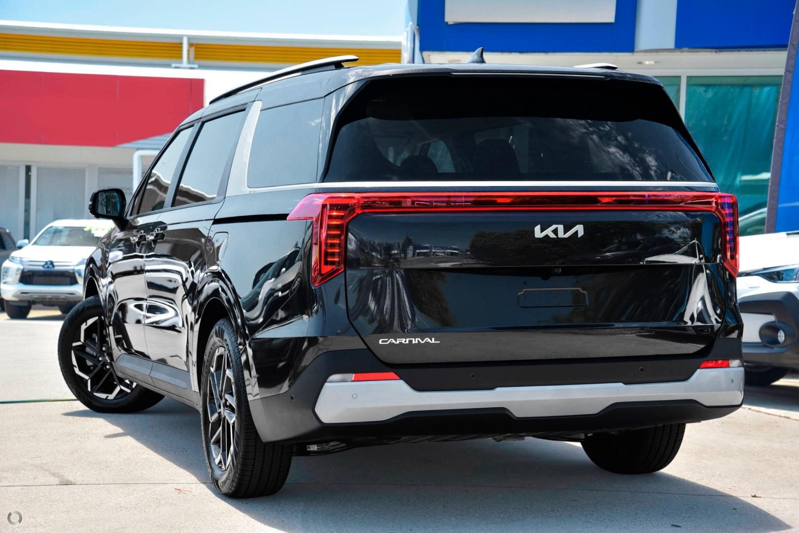 Kia Carnival image 4