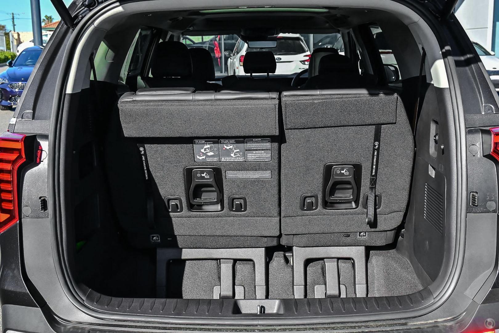 Kia Carnival image 3