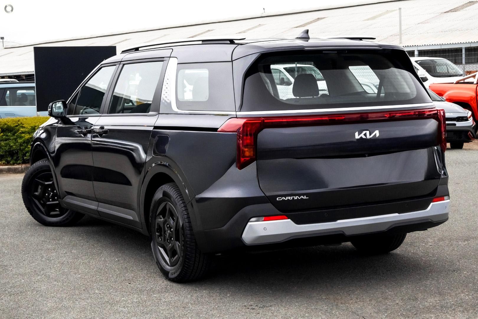 Kia Carnival image 3