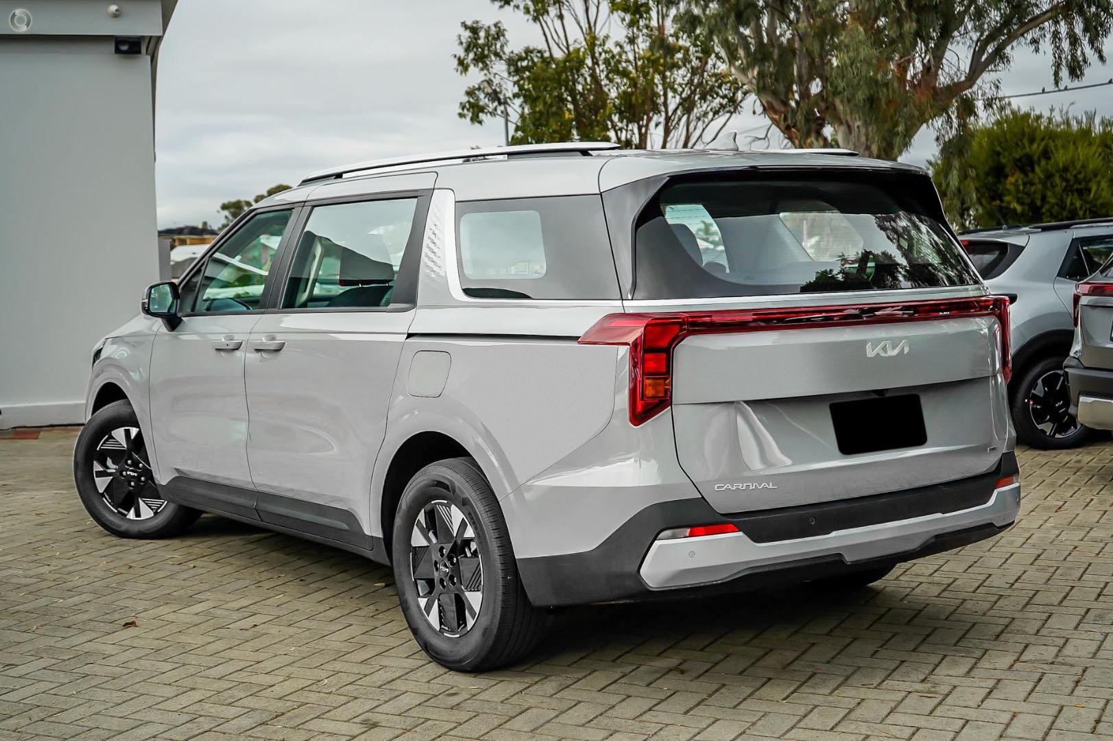 Kia Carnival image 4