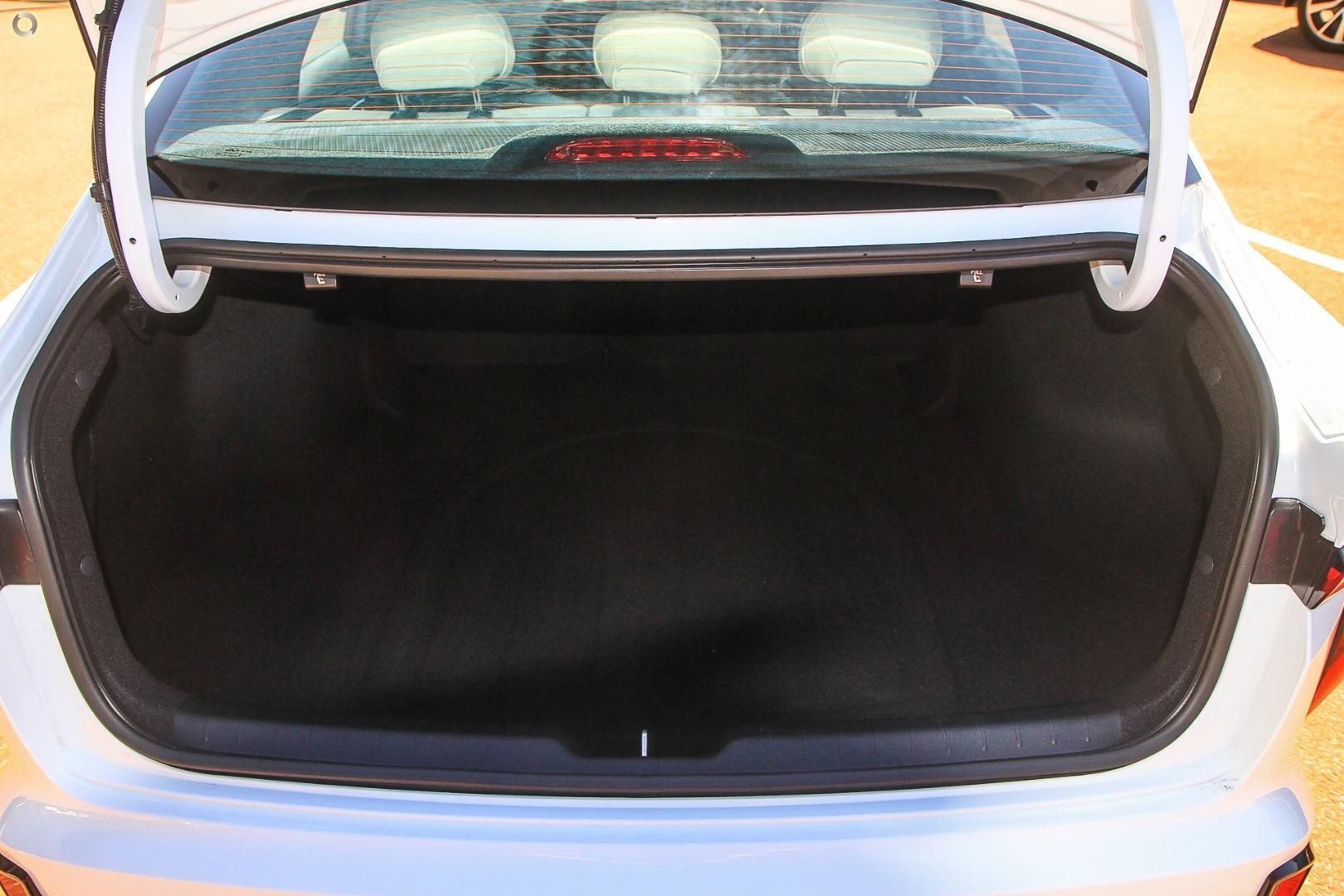 Kia K4 image 2
