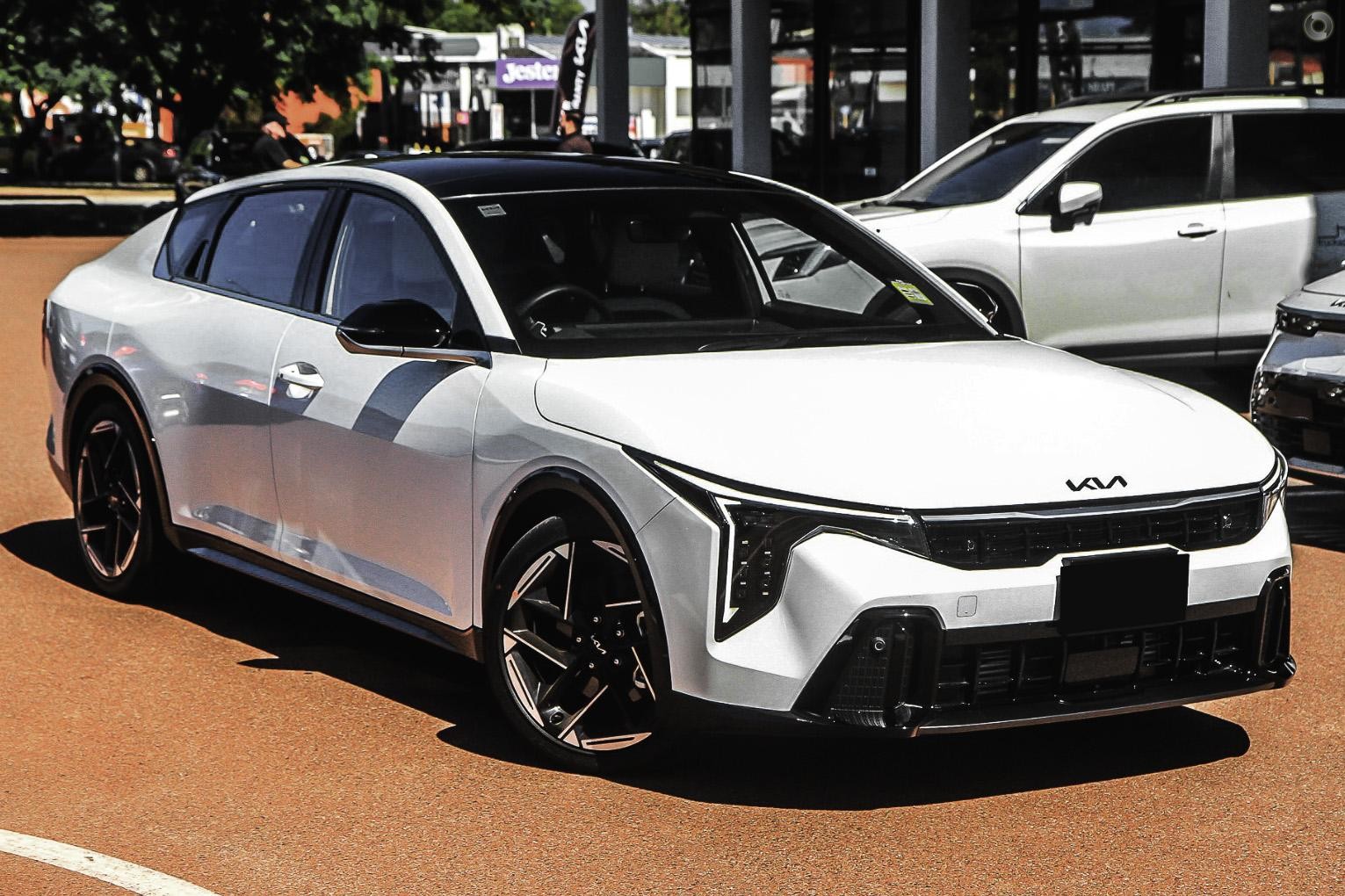 Kia K4 image 1