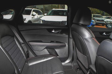 https://dvg-vehicle-assets.s3.amazonaws.com/K1117/1mos6y9ianjapyxfrwbj7etoe.jpg