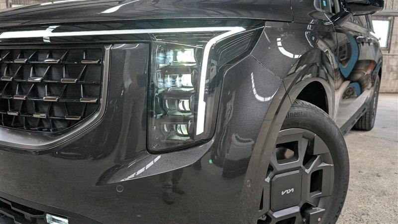 Kia Carnival image 2