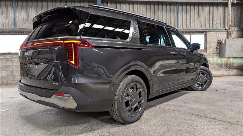 Kia Carnival image 3