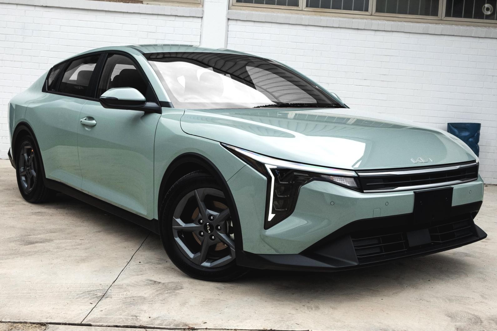 Kia K4 image 1