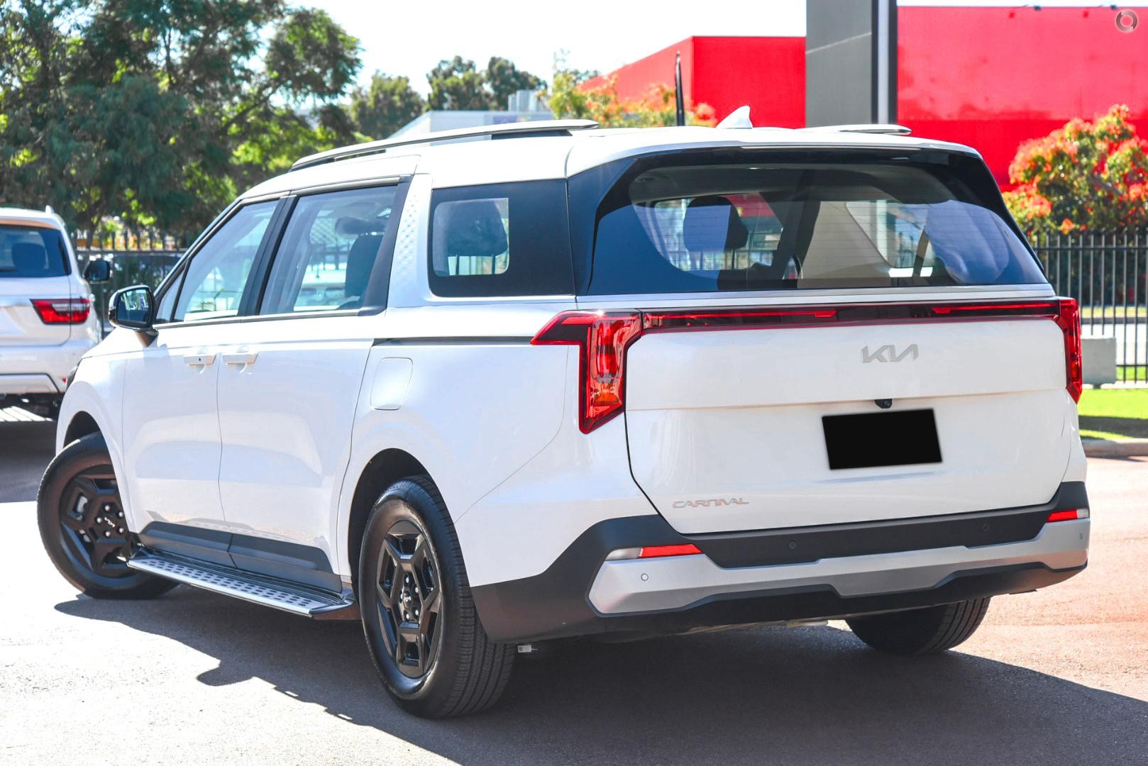 Kia Carnival image 4