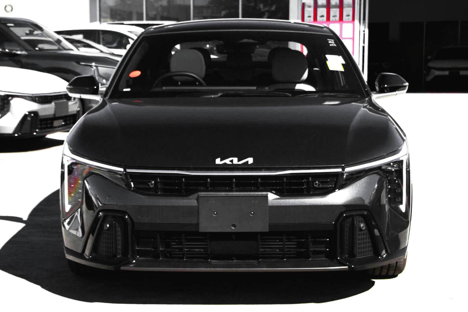 Kia K4 image 2