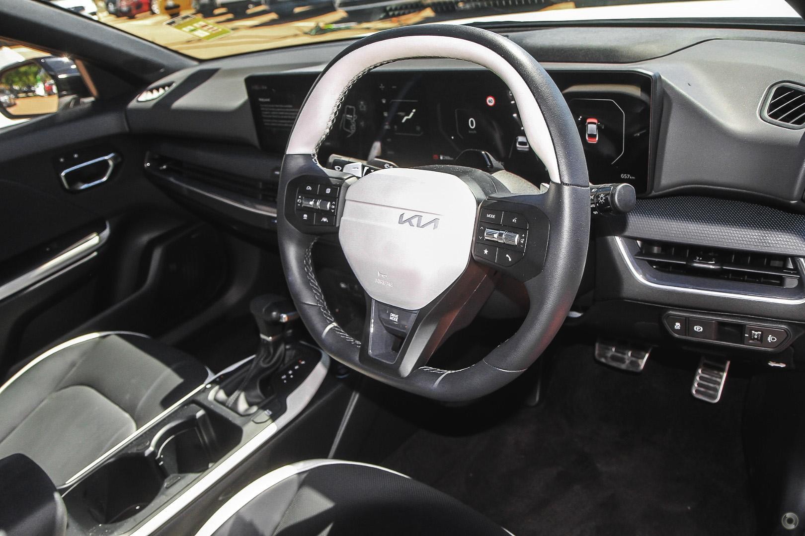 Kia K4 image 4