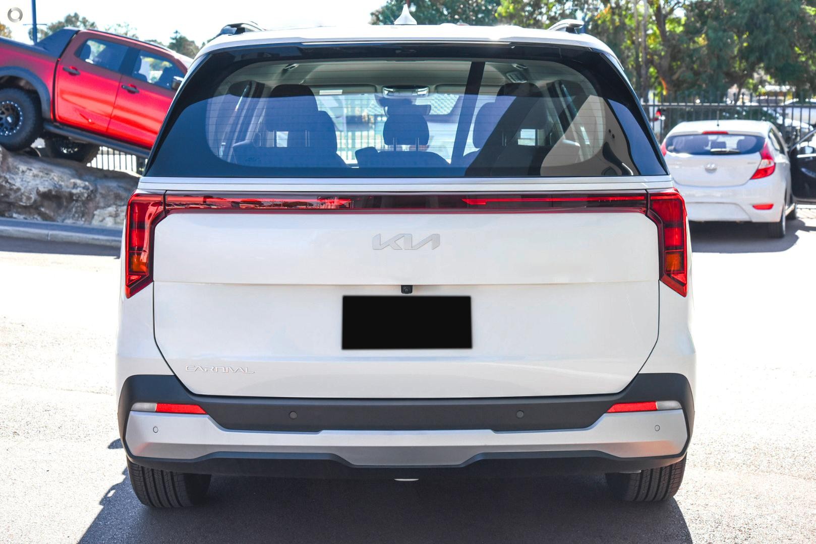 Kia Carnival image 3