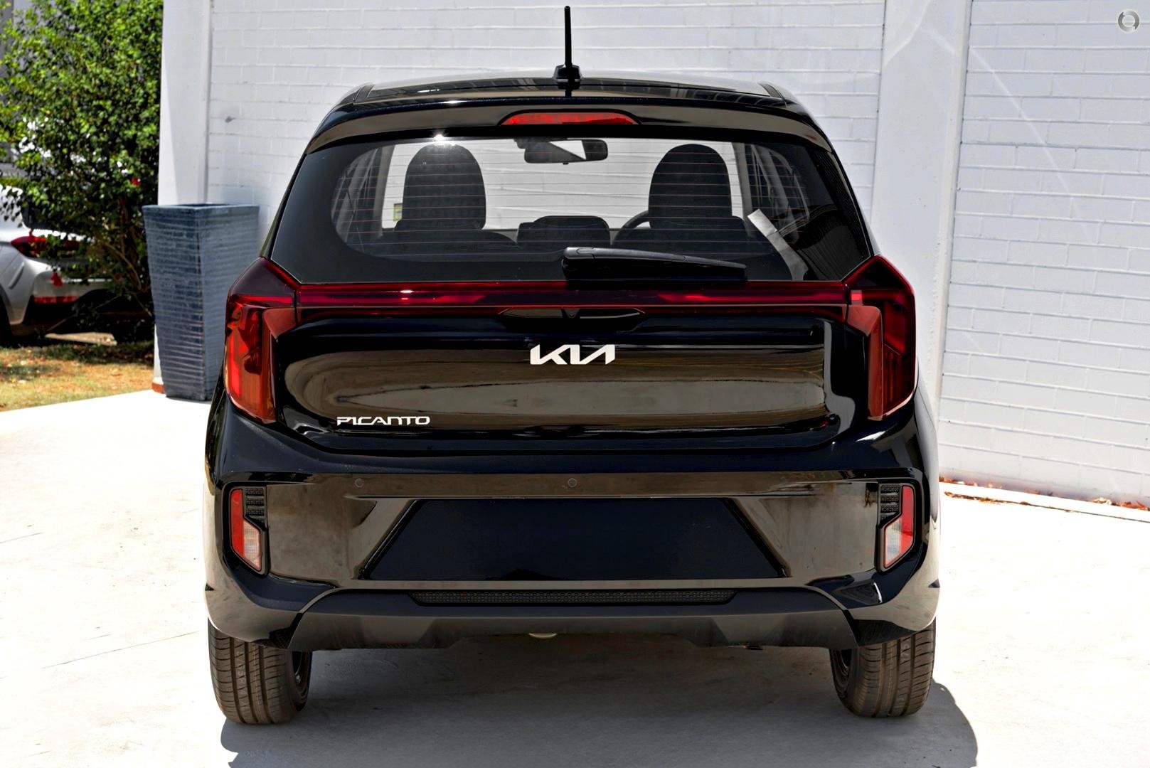 Kia Picanto image 2