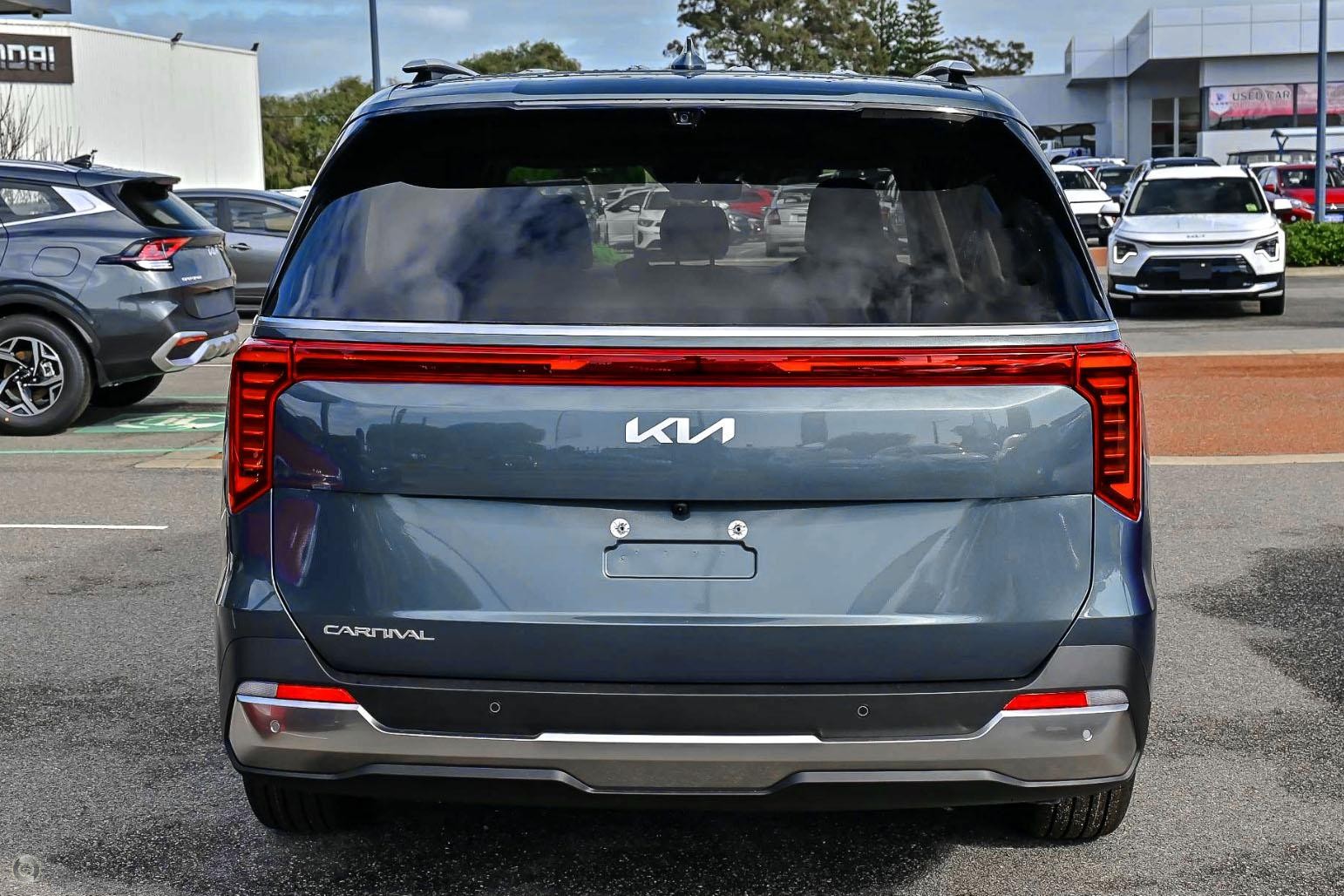 Kia Carnival image 3