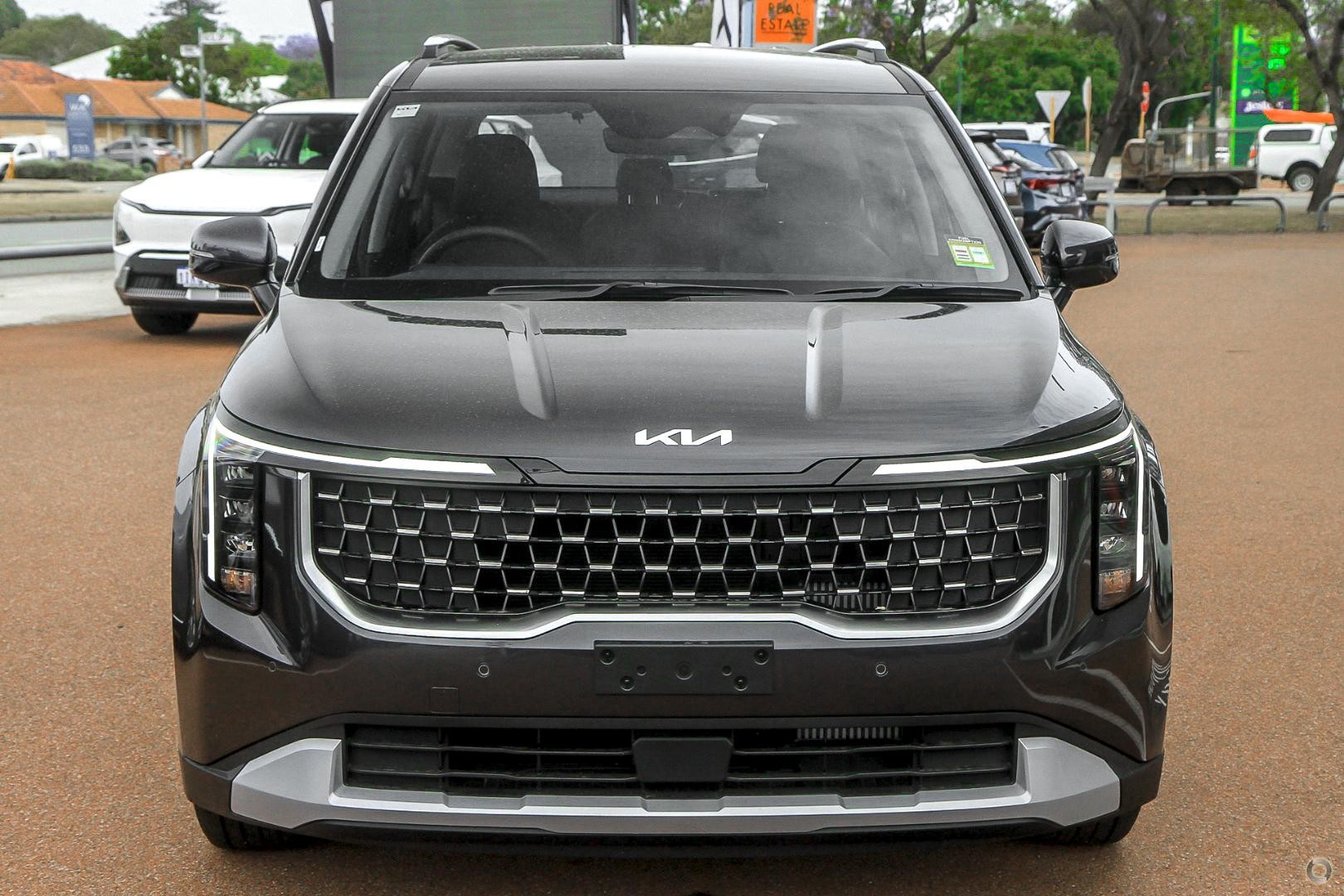 Kia Carnival image 2