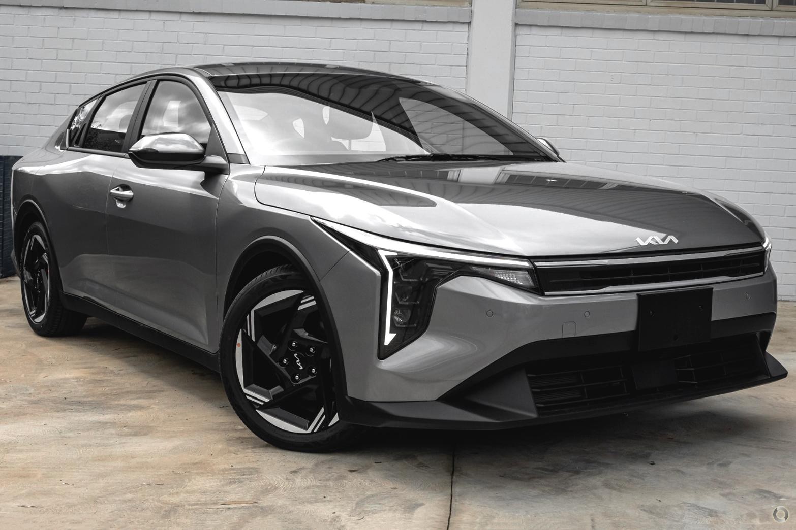 Kia K4 image 1