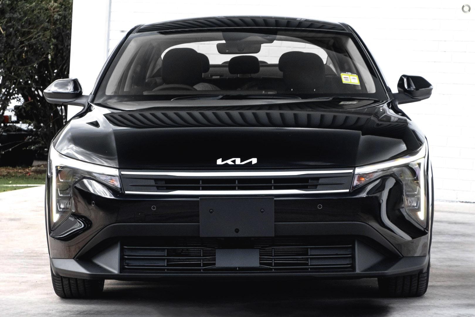 Kia K4 image 2