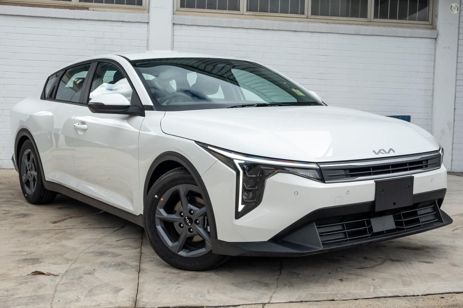 Kia K4 image 1