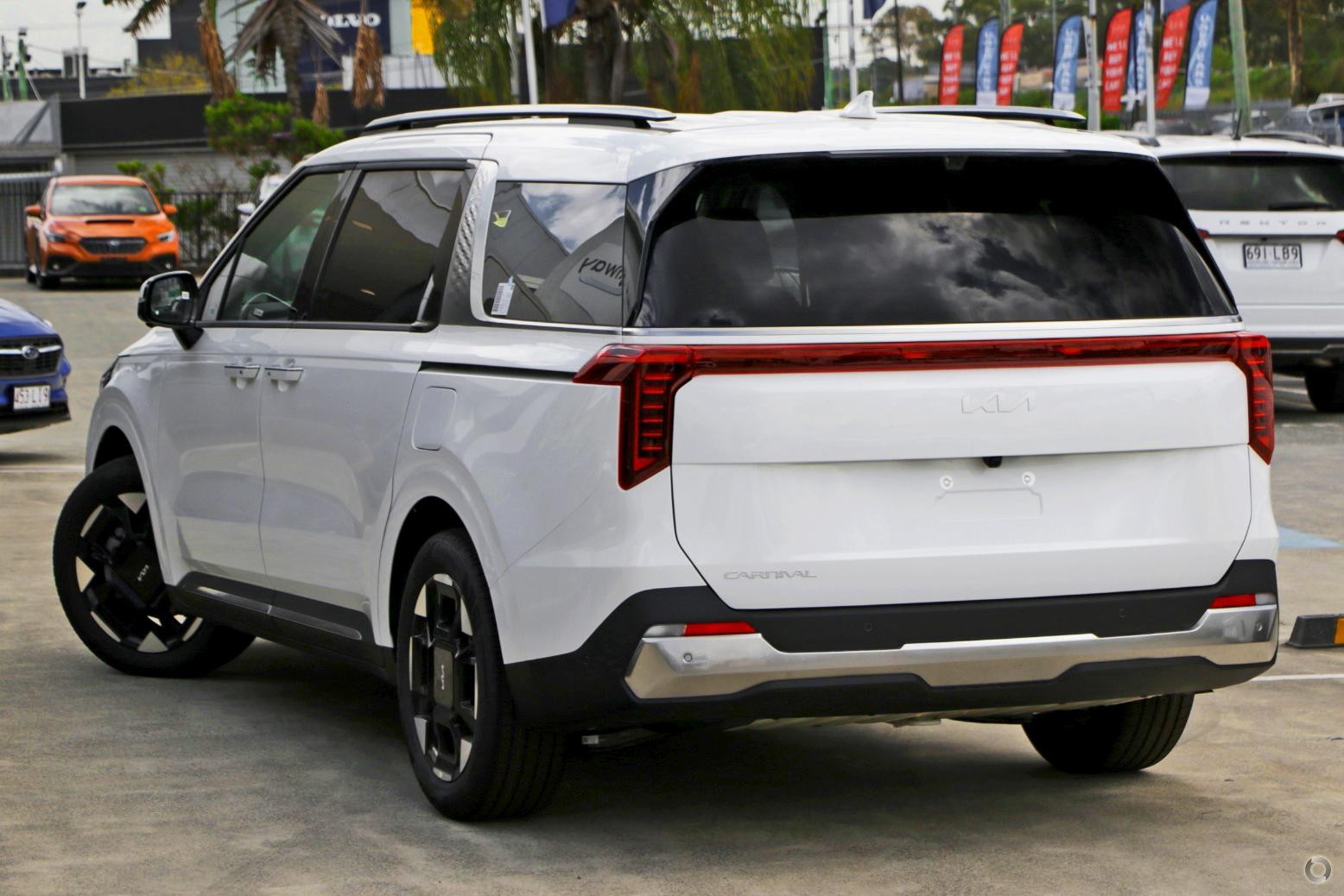 Kia Carnival image 4
