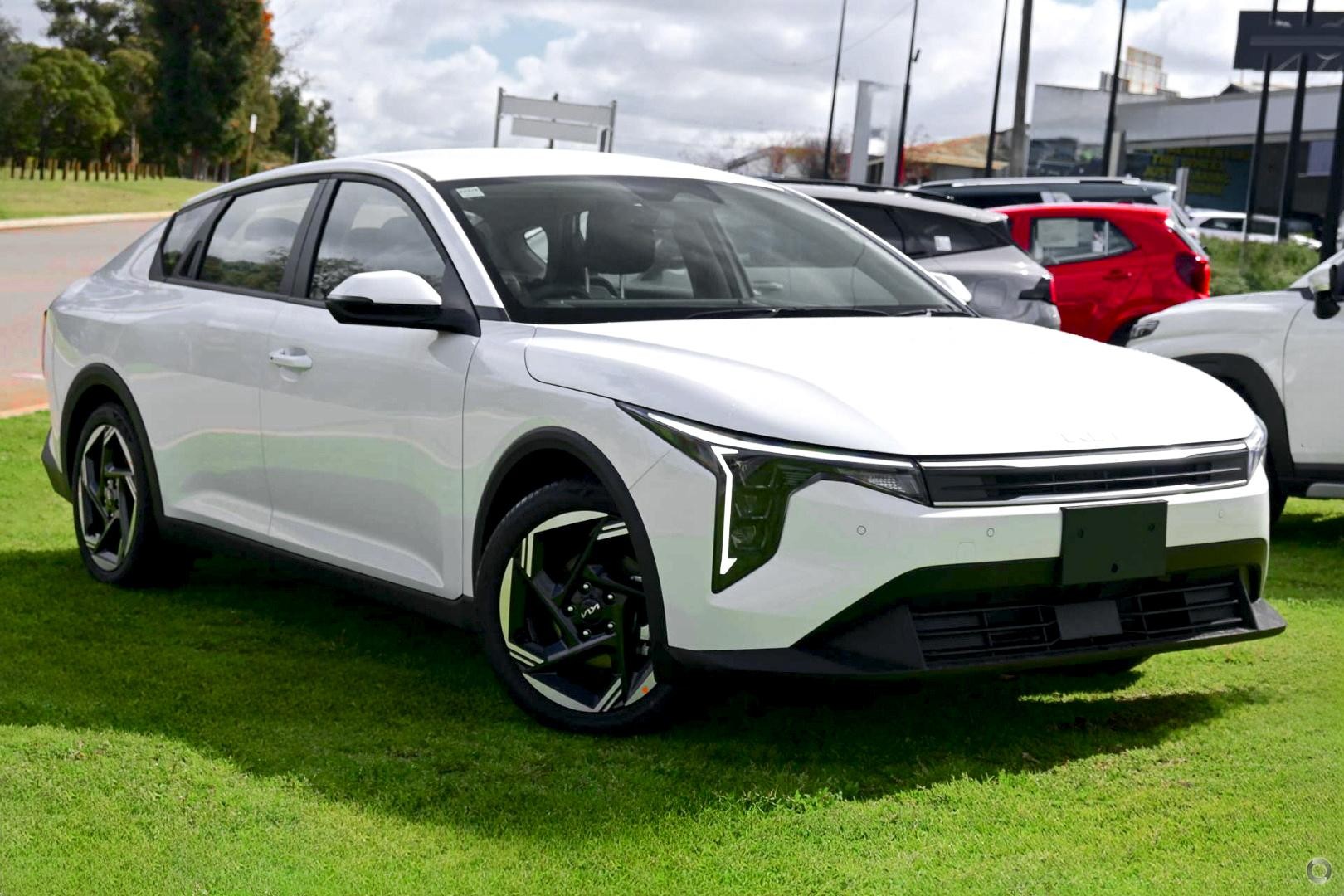 Kia K4 image 1