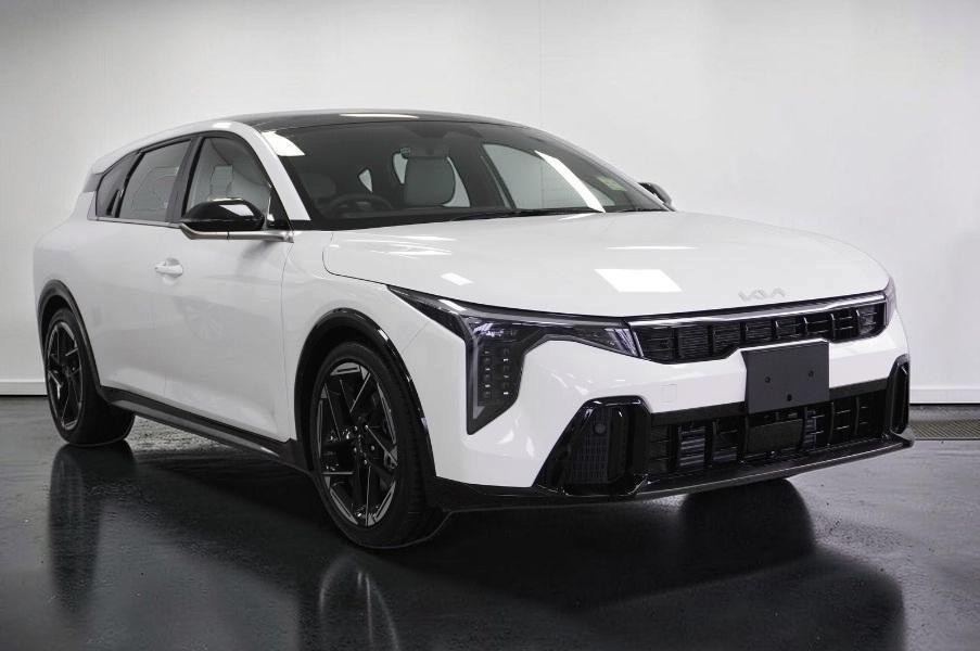 Kia K4 image 1