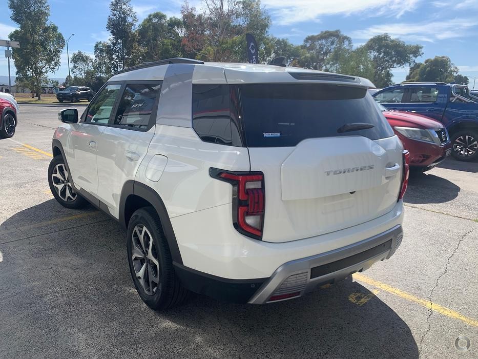 Kgm Ssangyong Torres image 2