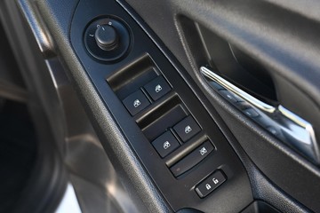 https://dvg-vehicle-assets.s3.amazonaws.com/L1864/75b814916ff4359774459f1c44b462a1.jpg