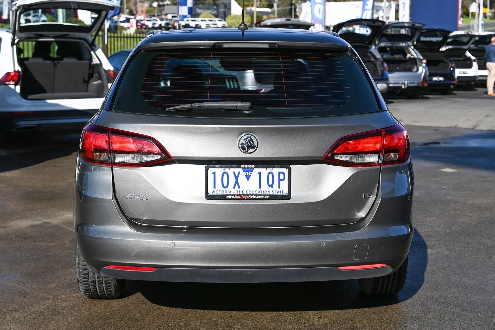 Holden Astra image 4