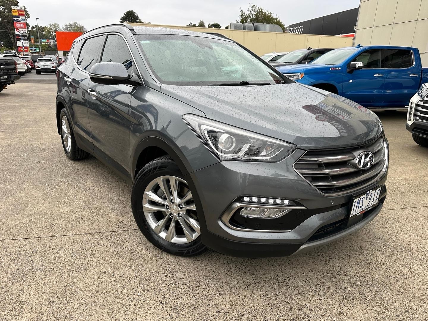 Hyundai Santa Fe image 1