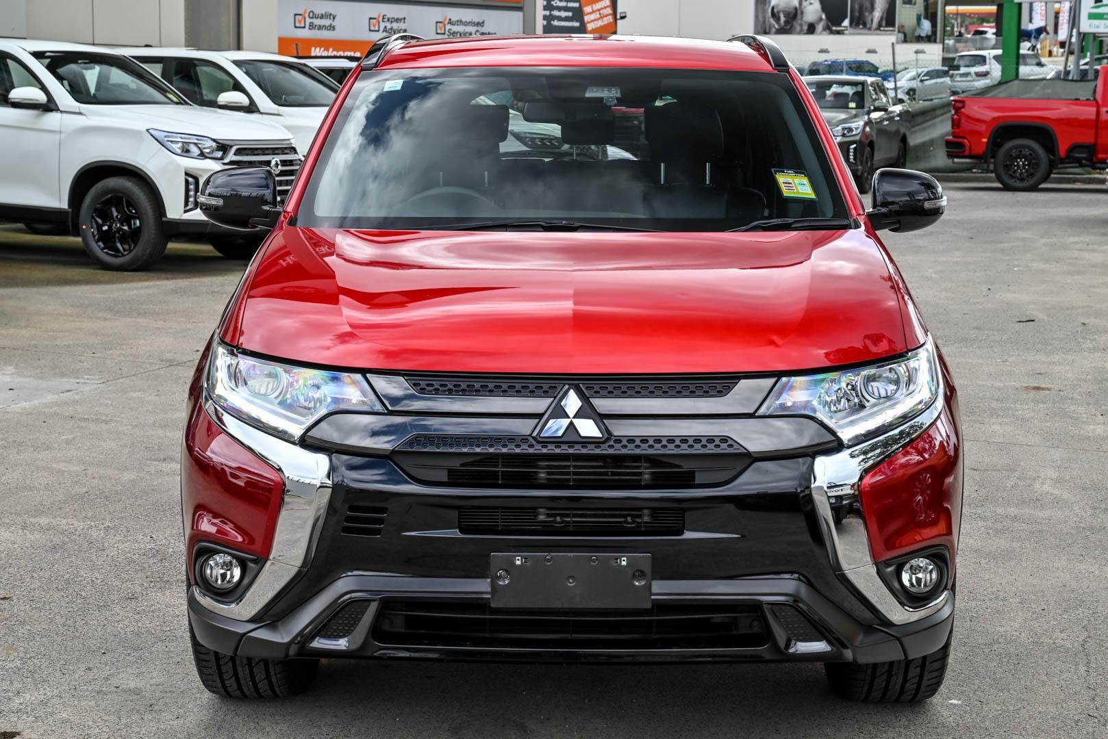 Mitsubishi Outlander image 2