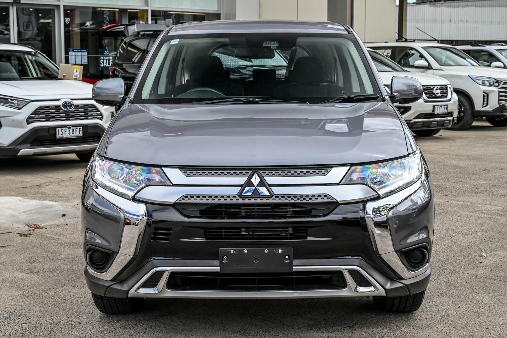 Mitsubishi Outlander image 2