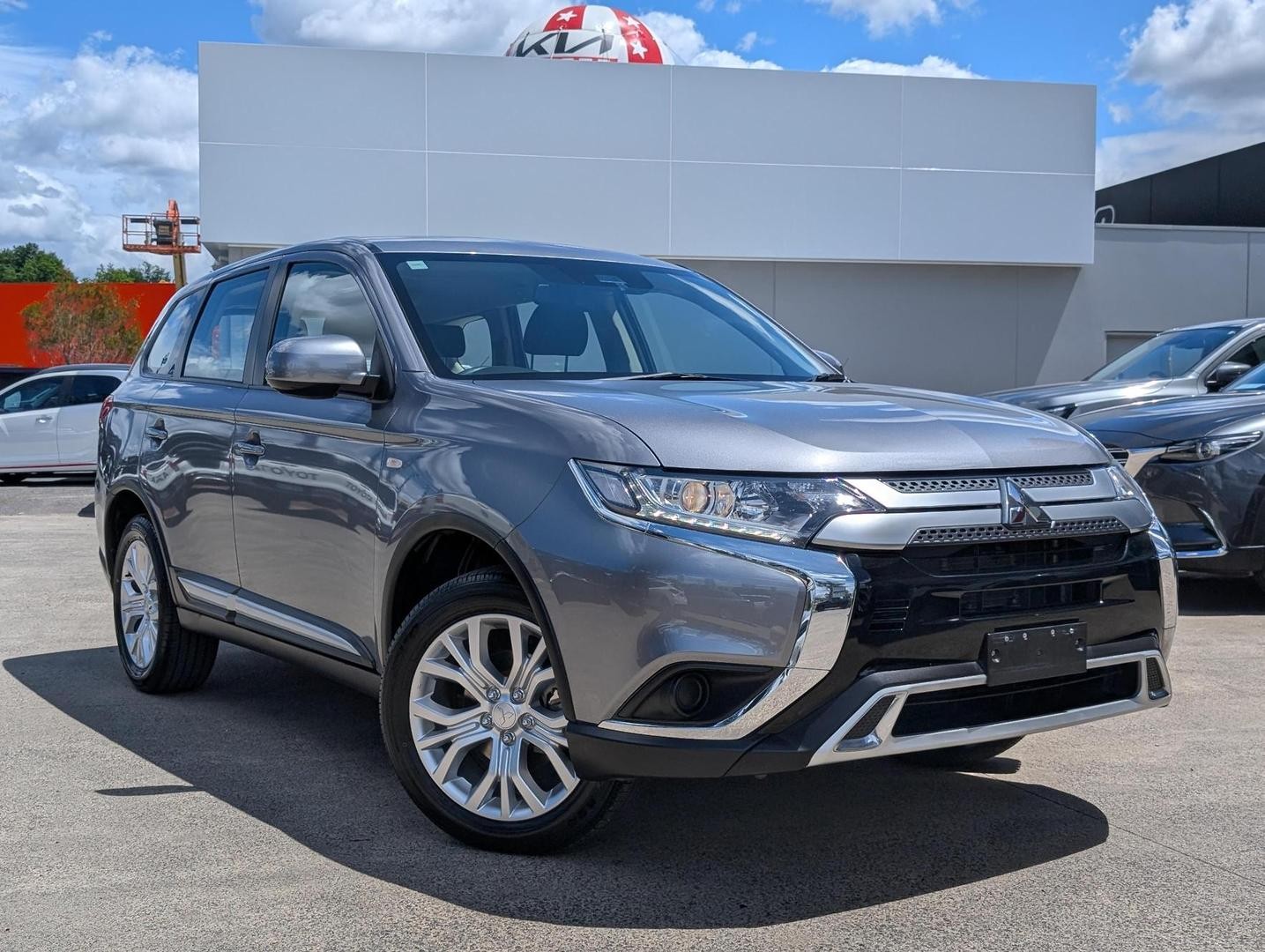 Mitsubishi Outlander image 1