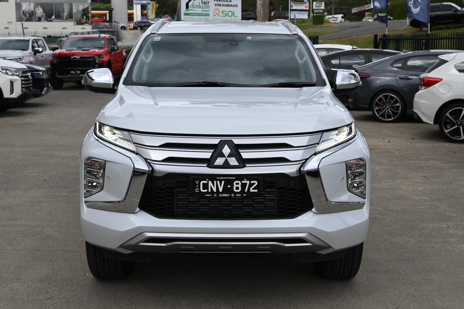 Mitsubishi Pajero Sport image 2