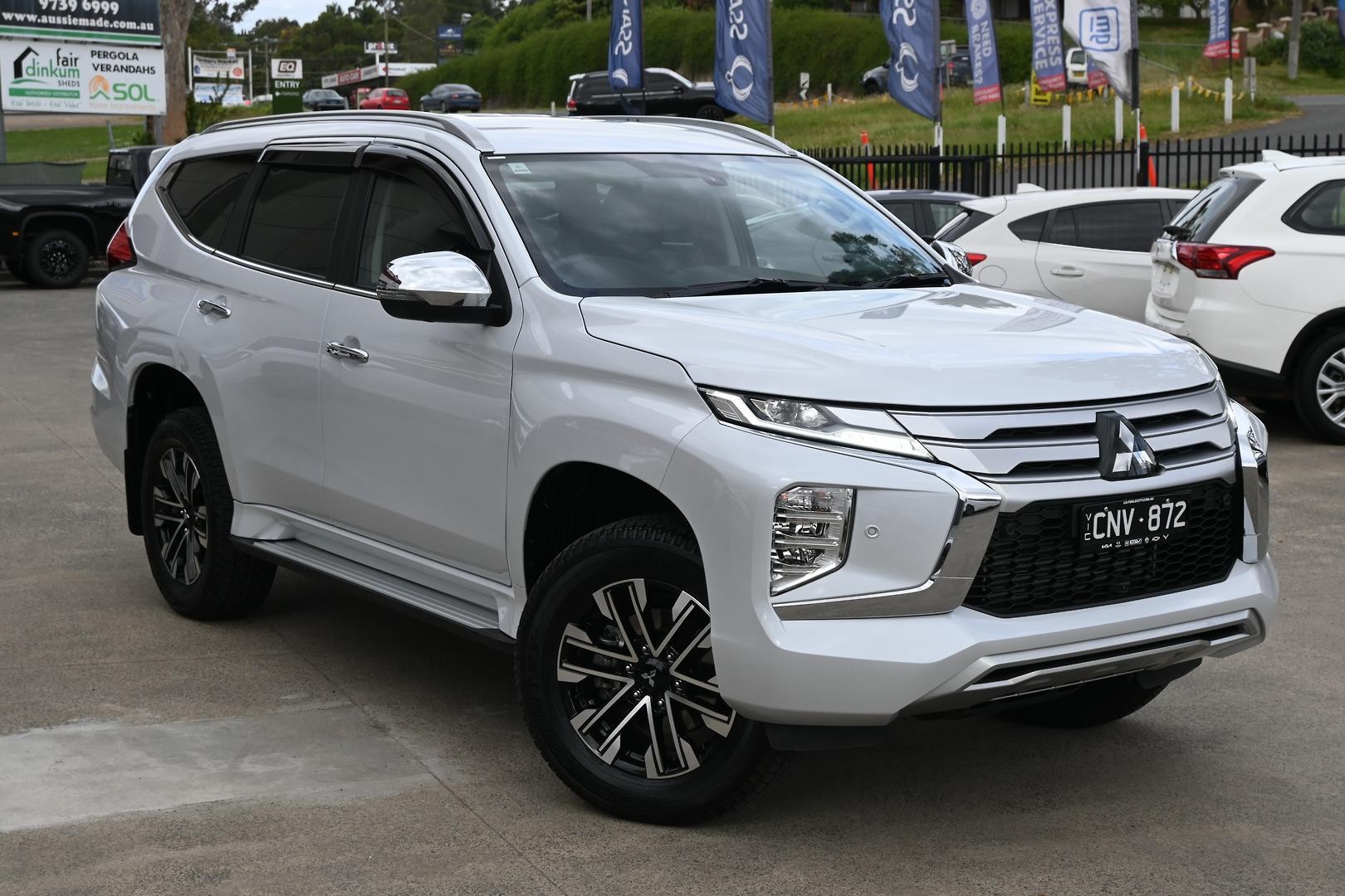 Mitsubishi Pajero Sport image 1