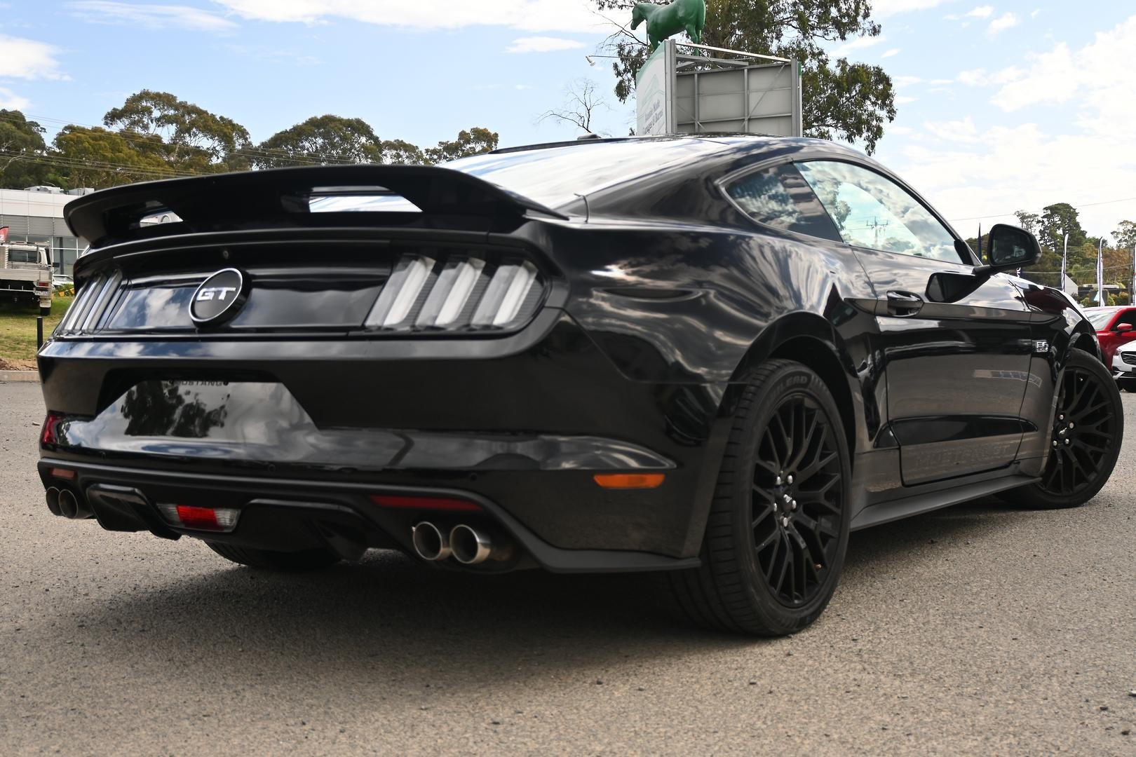 Ford Mustang image 4