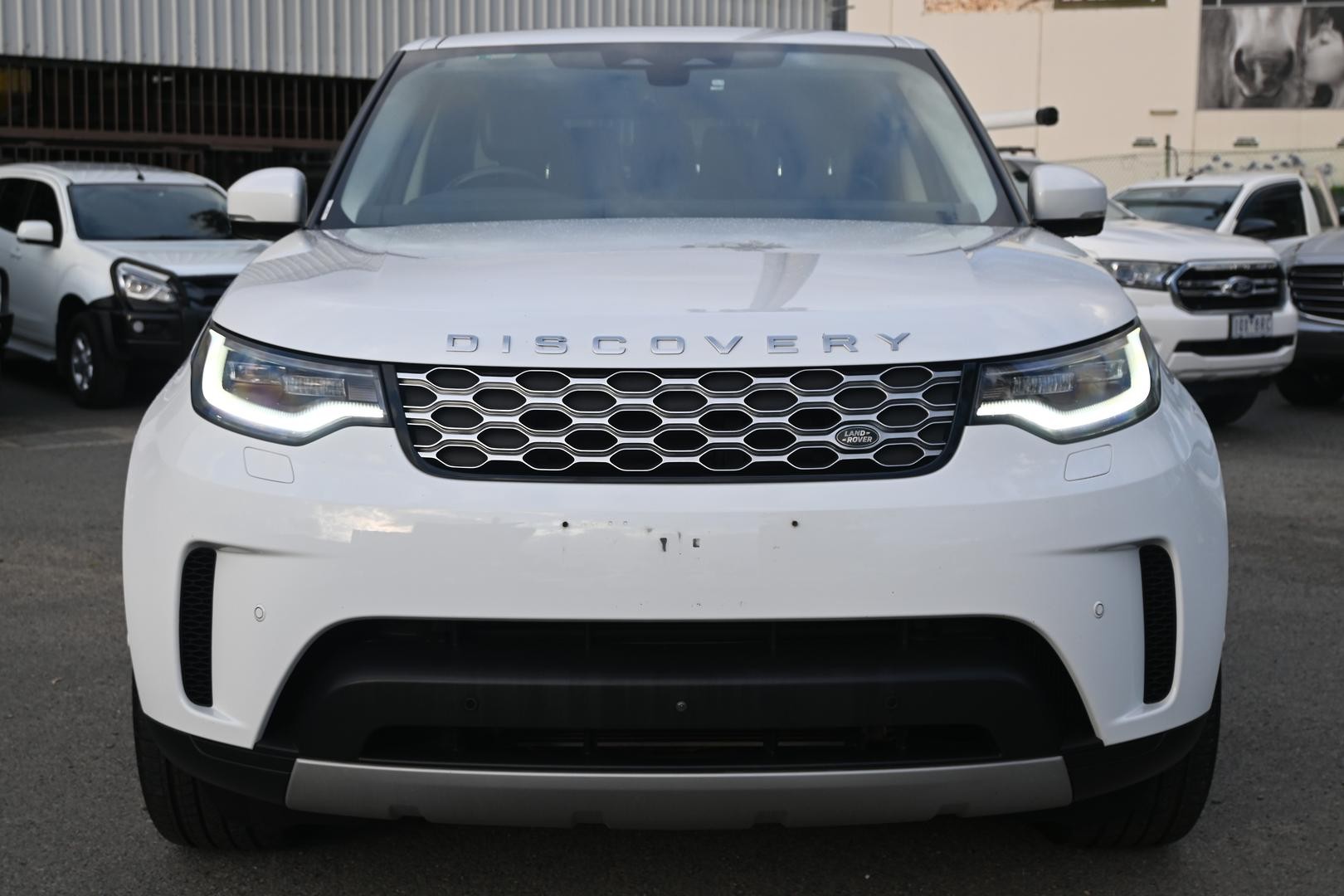 Land Rover Discovery image 2