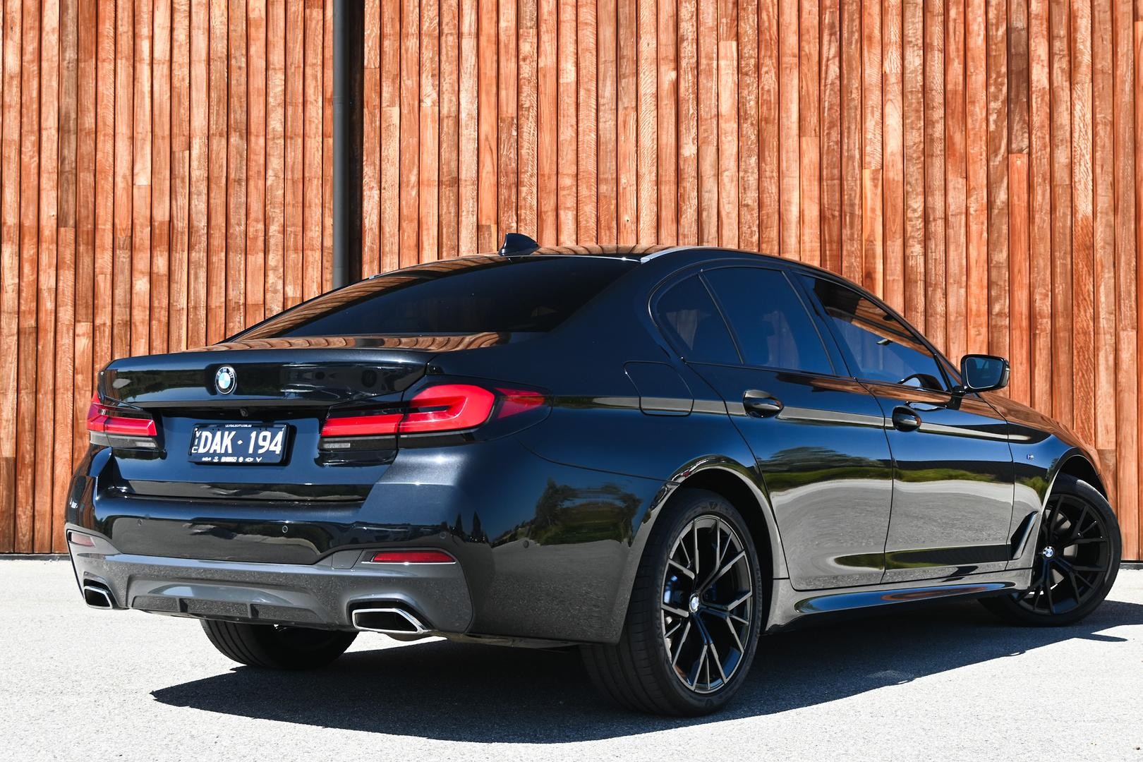 BMW 5 Series image 3