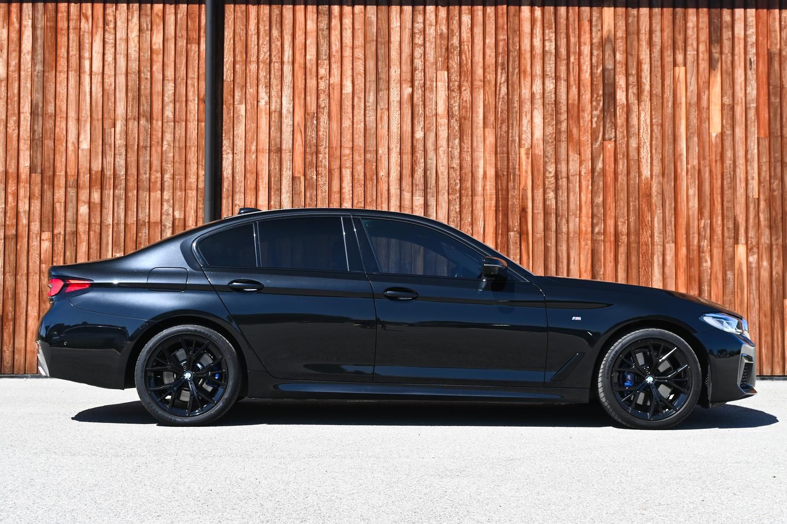 BMW 5 Series image 2